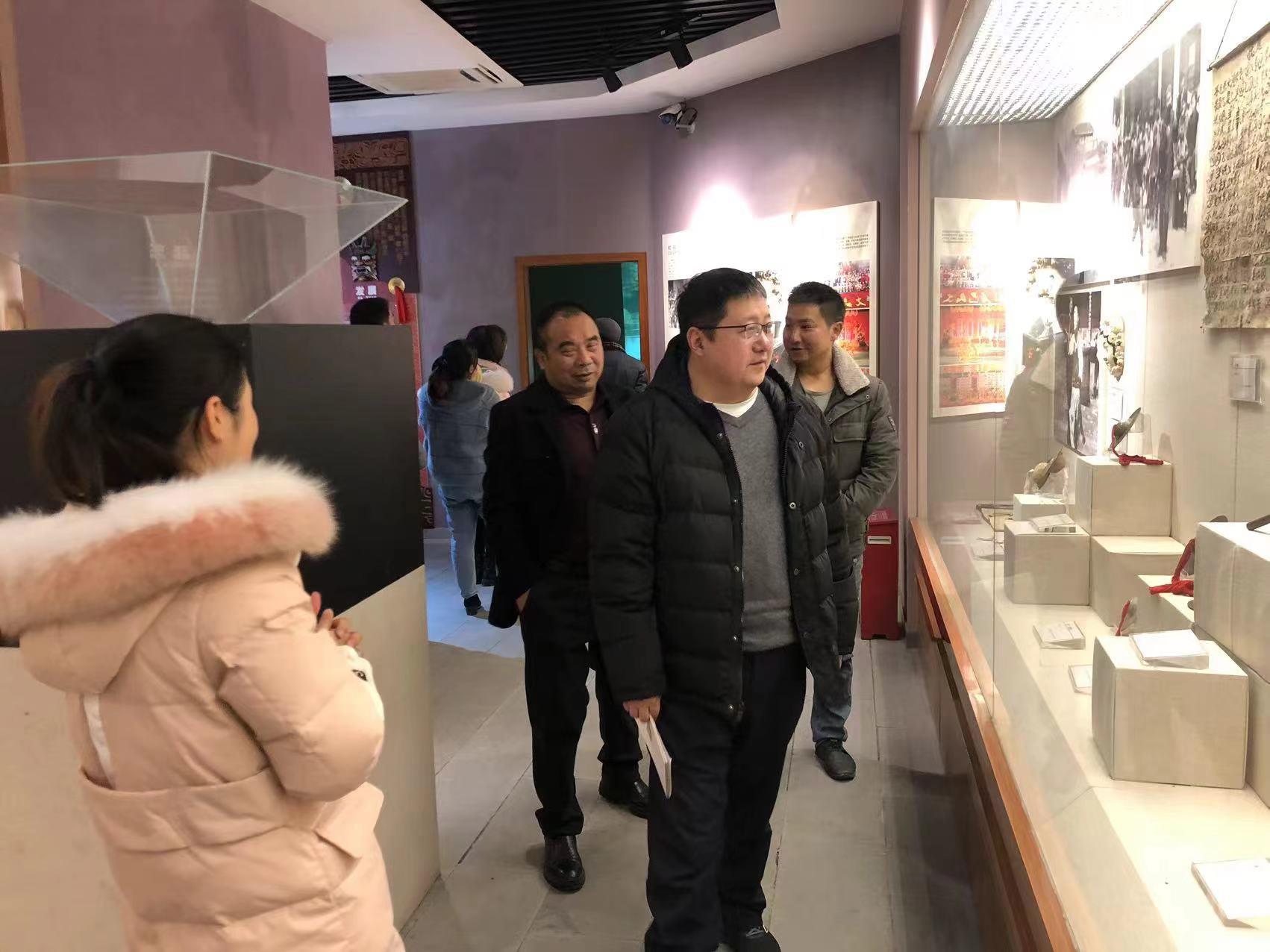 中山大学政治与公共事务管理学院政治科学系教授何俊志亲临皇家山景区调研翻山铰子-皇家山