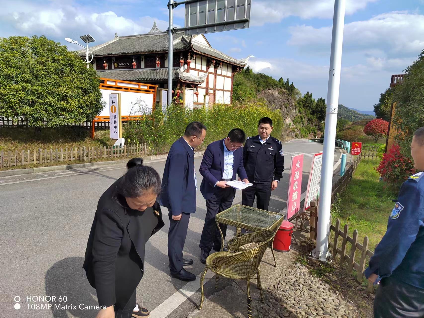 2023年3月30日，森林草原防灭火警示日，平昌县人民政府副县长、公安局党委书记、局长李庄，前来皇家山景区检查指导森林防灭火工作。-皇家山