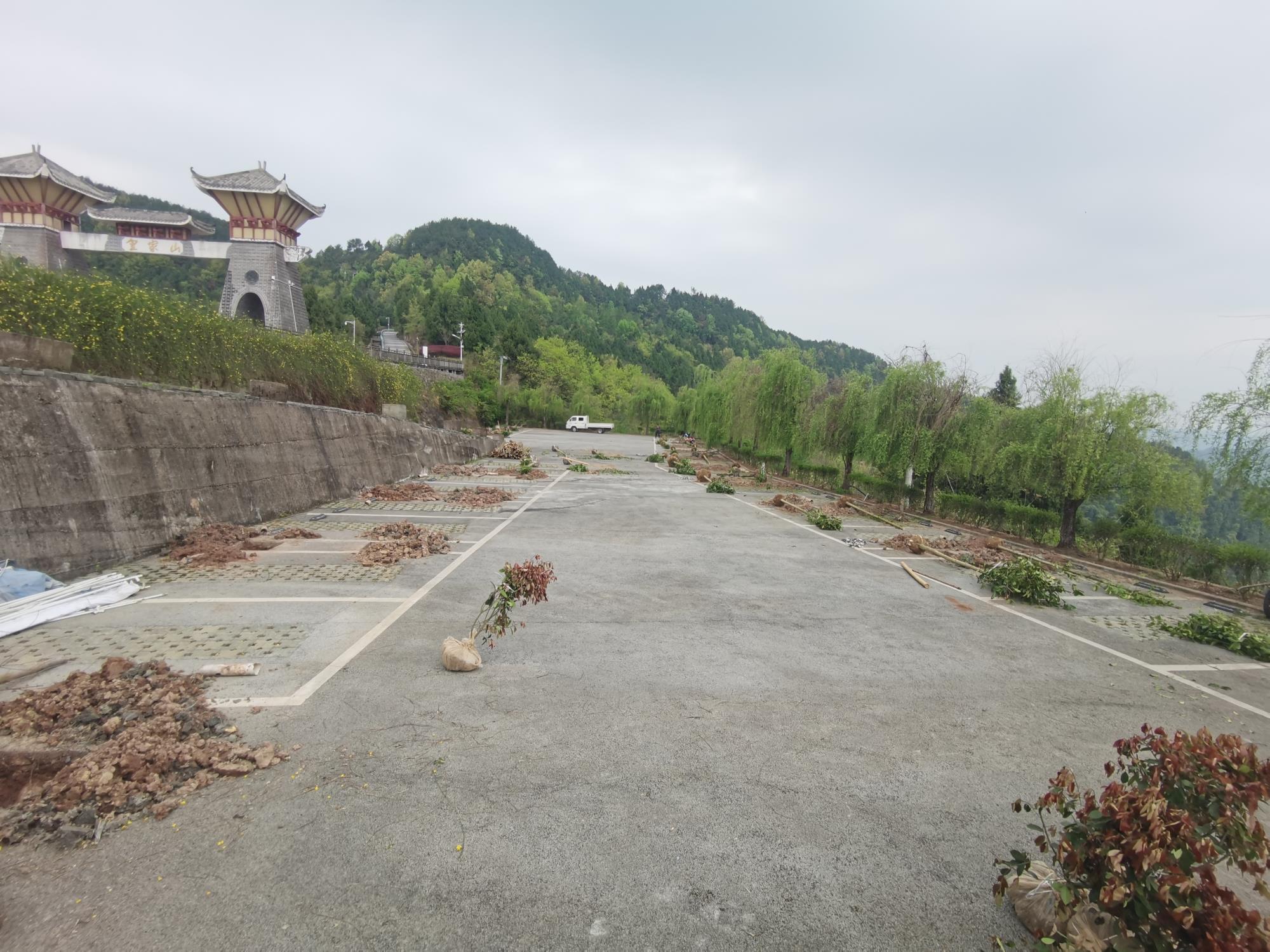【创建天府旅游名县】停车场景观提升改造-皇家山